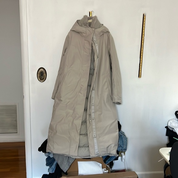 Lululemon snow warrior down parka long size 8 raw linen - Picture 2 of 12